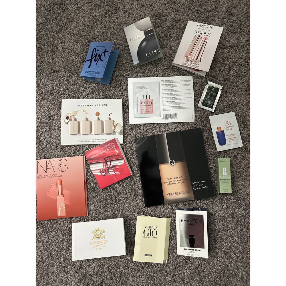 Makeup and Perfume 14‎ piece Sample